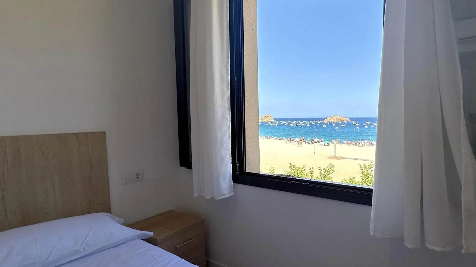 Beachfront Victoria Apartment In Tossa 2 滨海托萨 西班牙