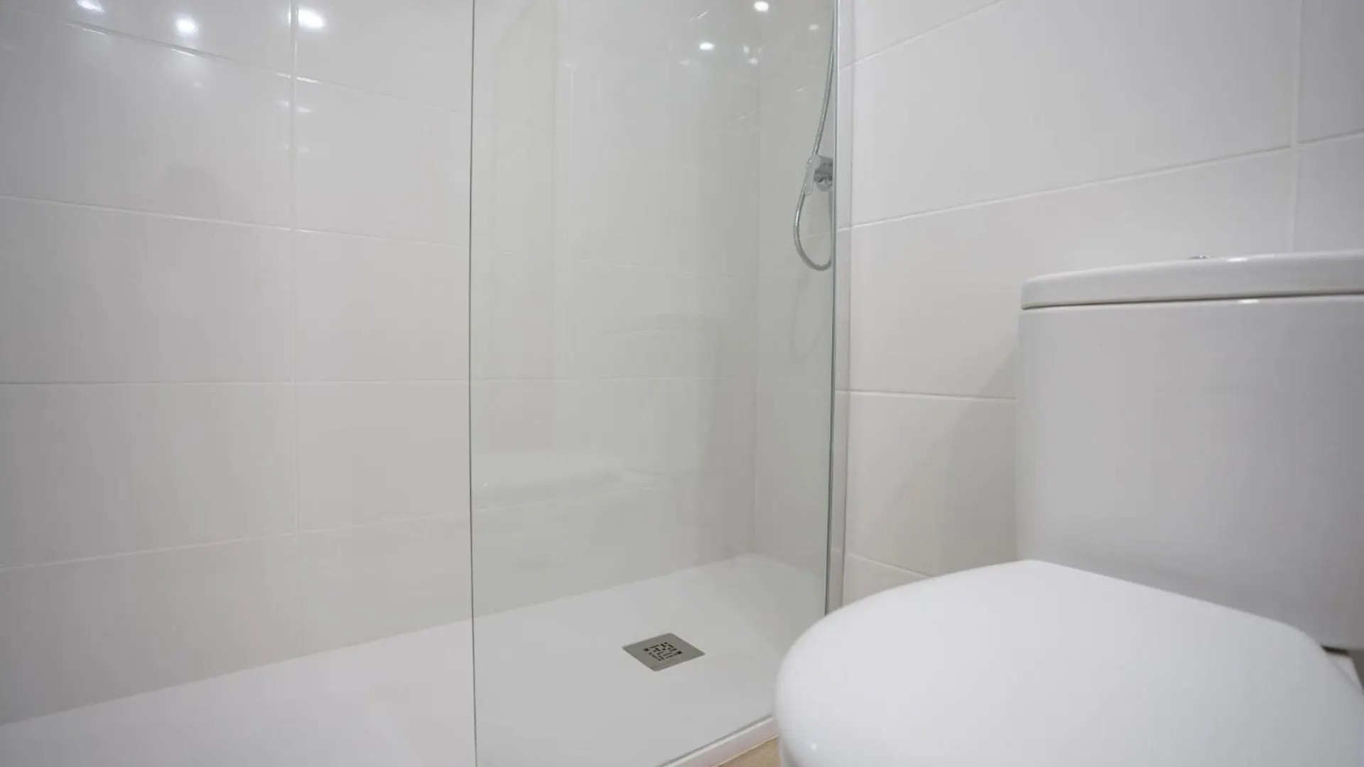 Beachfront Victoria Apartment In Tossa 2 滨海托萨 0*,  西班牙