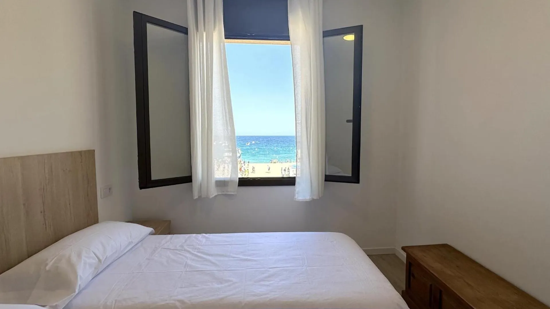 Beachfront Victoria Apartment In Tossa 2 滨海托萨 西班牙