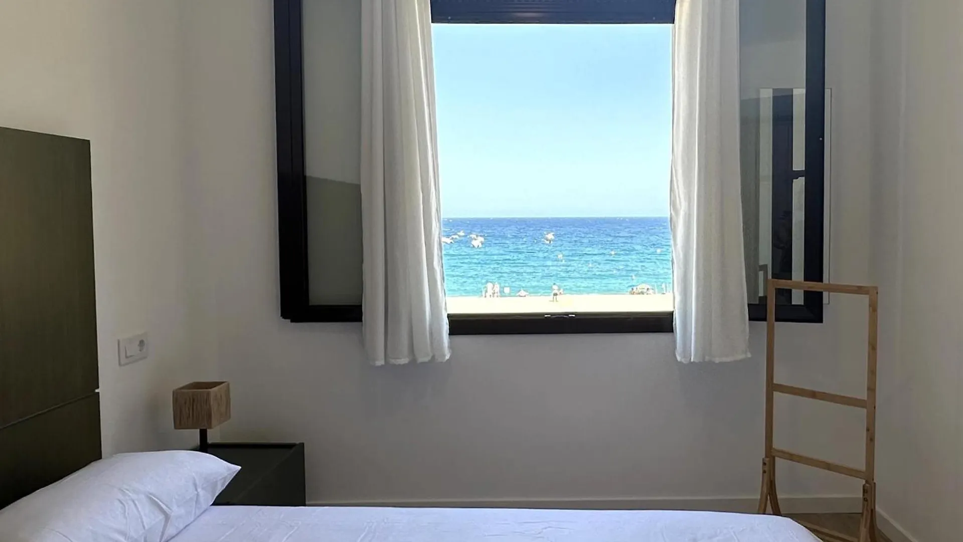 Beachfront Victoria Apartment In Tossa 2 滨海托萨